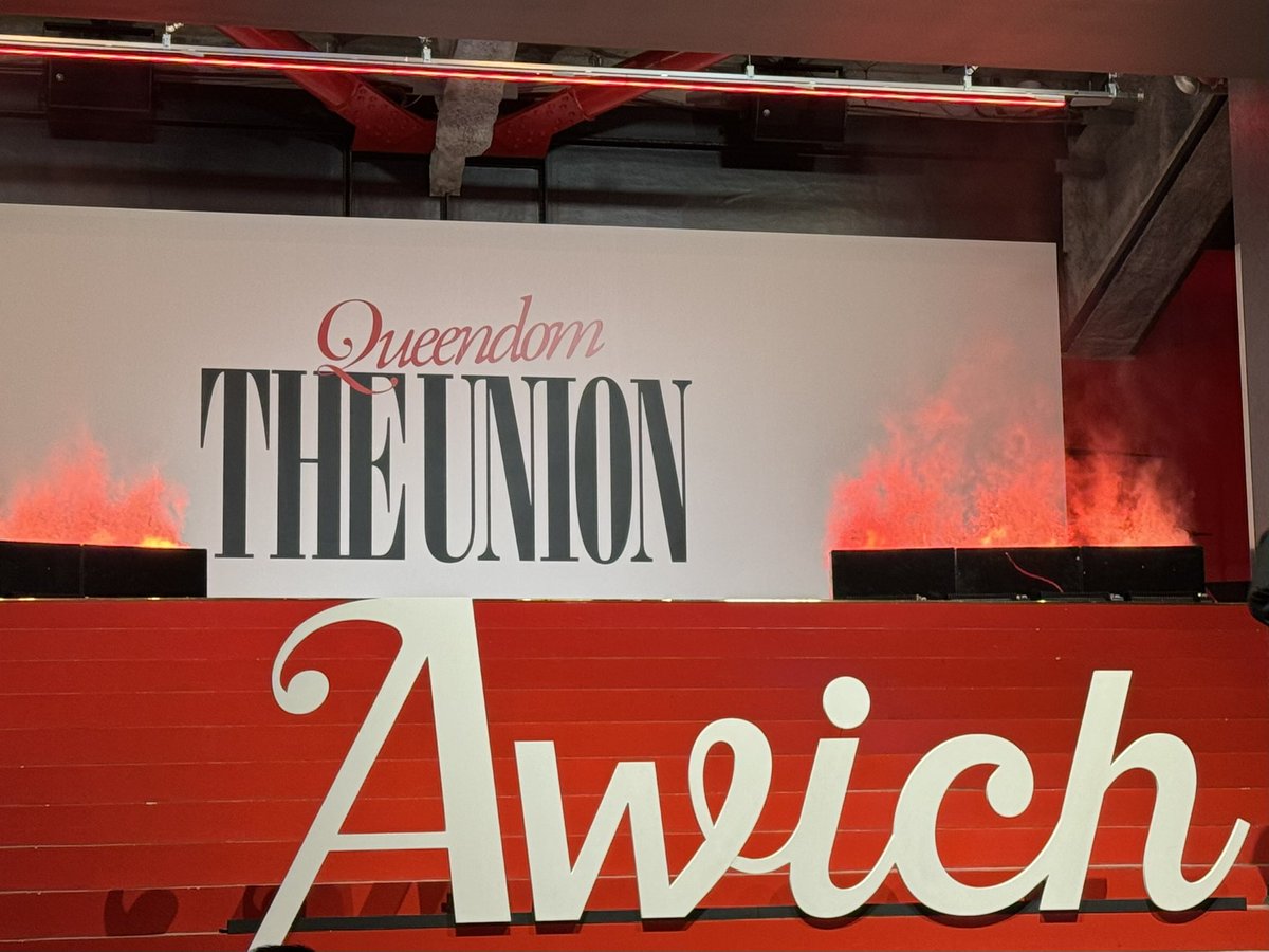 3410X's tweet photo. 分断が進む世界で「THE UNION」というテーマを背負う女帝親子はとてつもなく美しかった。Awichがグラミー賞を獲って、ビヨンセやリアーナみたいにスーパーボールでとてつもないライブをかますのをみんな夢みてる。姉さんならもっといける‼︎
#awich #THEUNION 
#Awich https://t.co/EzaZMEKBeS