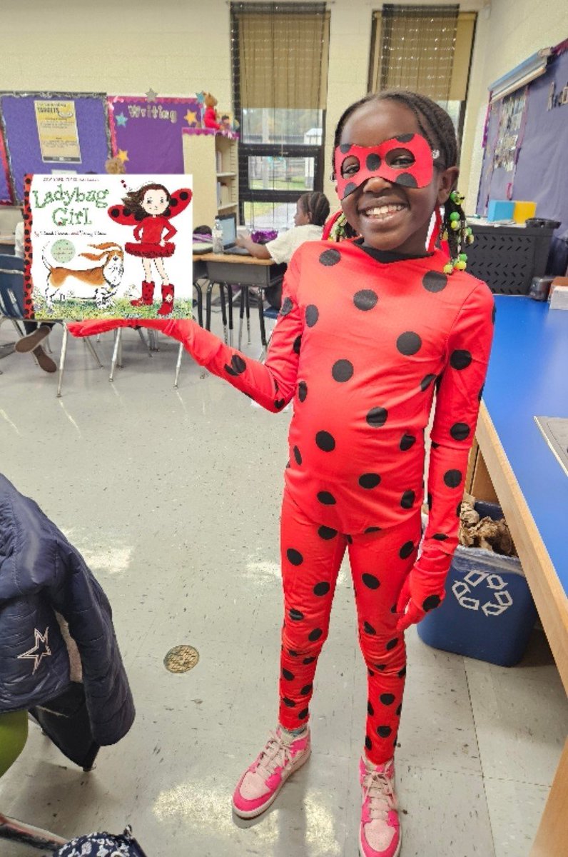 Book characters were found all over Greenwood last week! #NNPSProud #GrowingGreatGators