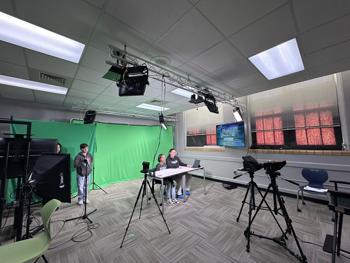 Our STEM Sharks are enjoying their new virtual set!