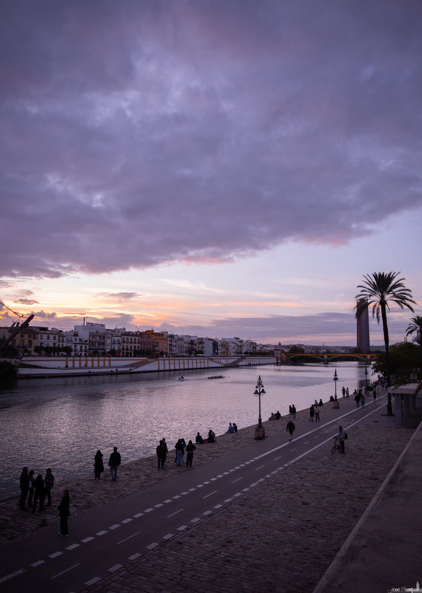 JoseCampanaF's tweet photo. Te mereces que te amen, como tú amas los atardeceres, Sevilla. 

#SueñaSevilla https://t.co/hFeBsozdOg
