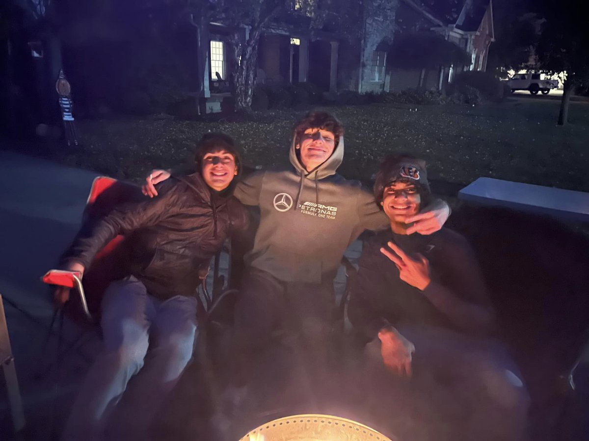 Mana Hale tweet media