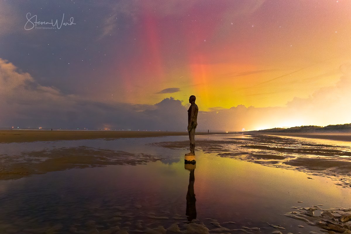 Aurora at Crosby Beach this evening @scousescene @YOLiverpool @angiesliverpool @LivEchonews @Liverpolitans @IronMenCrosby @CrosbyBubble