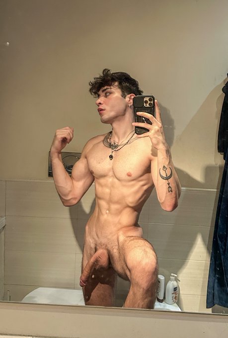 he gooned ? https://t.co/NV06kySJCQ