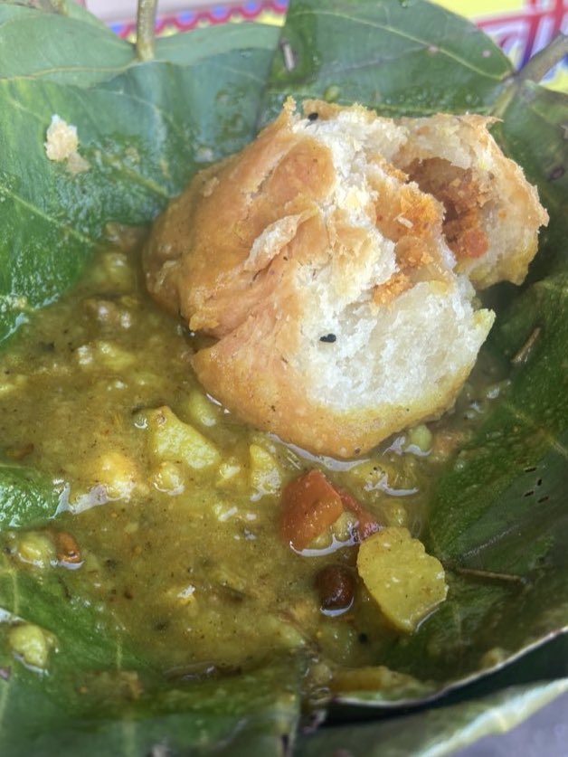iamNishank_'s tweet photo. Why haven't we adopted eco-friendly leaf cups/plates? 
It's not just about sustainability but also creating livelihoods for villagers

सुबह का नाश्ता

#Sustainability #EcoFriendly https://t.co/tbrcGO0BF7