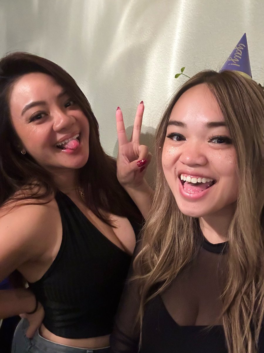 naomi ✨ tweet media