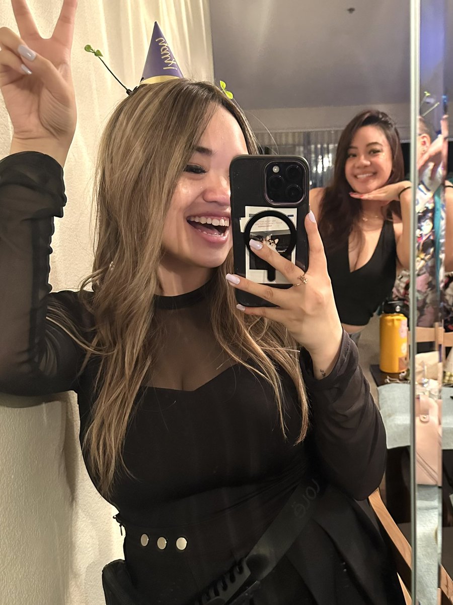 naomi ✨ tweet media