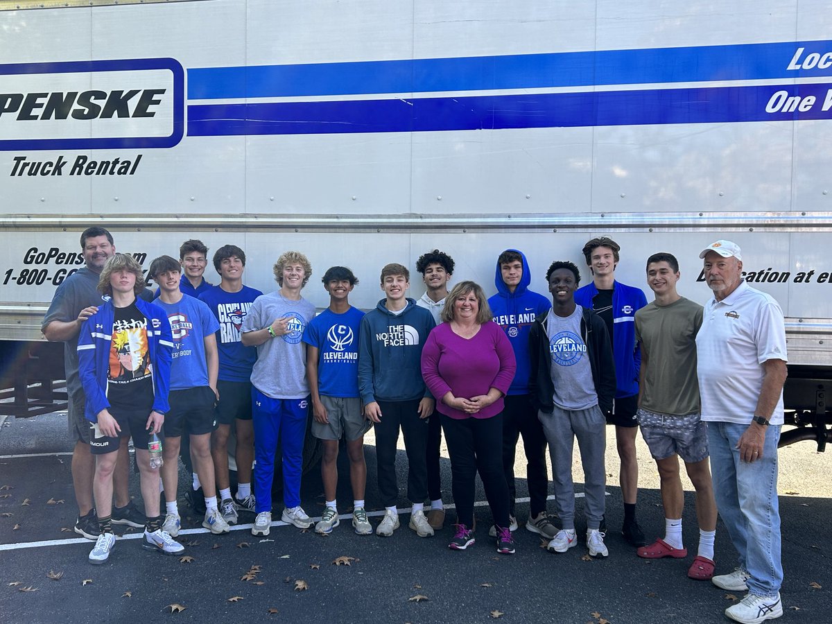 kellyebender's tweet photo. Thank you CHS Blue Raider Basketball team for spending time giving back to the Empty Stocking Program today. Always willing to serve your community- The Raider Way!!! https://t.co/0wdDsWZpum