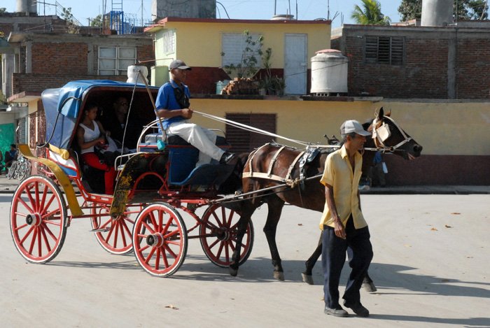 BorgesOlivero's tweet photo. "Quiero ir a Bayamo de noche, a pasear en un coche de noche" 

FELICIDADES Bayamo en su 510 aniversario de de fundada.

#Bayamo510
#ProvinciaGranma
#Cuba 🇨🇺 https://t.co/CqzSE4W7Kc