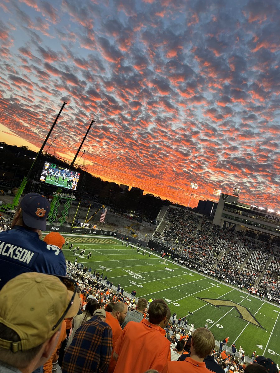 The game was great but the star of the show was the Nashville sunset. #nofilter @VandyFootball @VanderbiltU @AuburnFootball @AuburnU