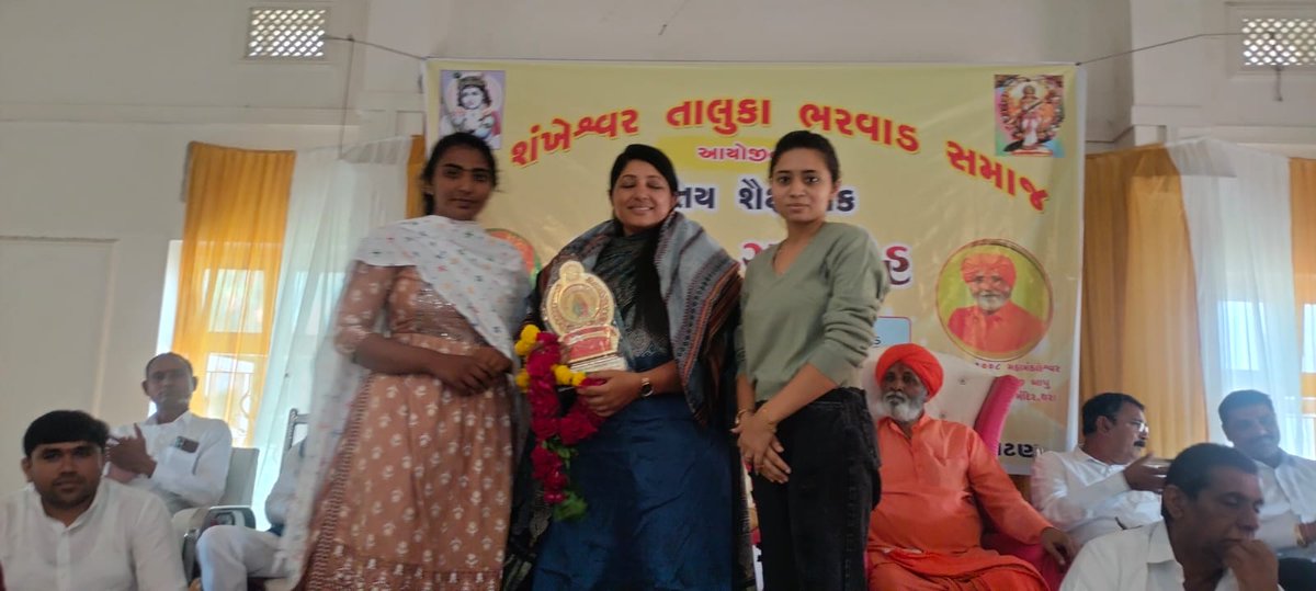Participants in pastoralist education program and talk on important of education in pastoralist girls and women
