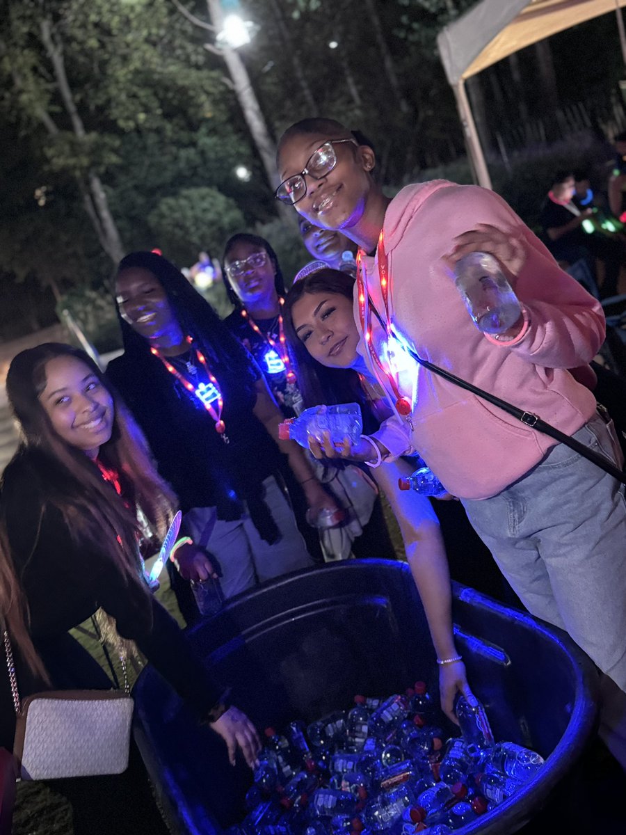 jblount19's tweet photo. Nimitz FCCLA volunteering at the Light the Night Leukemia walk! I can’t wait to do big things with this group! 

#nimitzfccla #Nimitzculinary #Lightthenight #AldineIsd #AldineNimitz https://t.co/WvbR3S5S9L