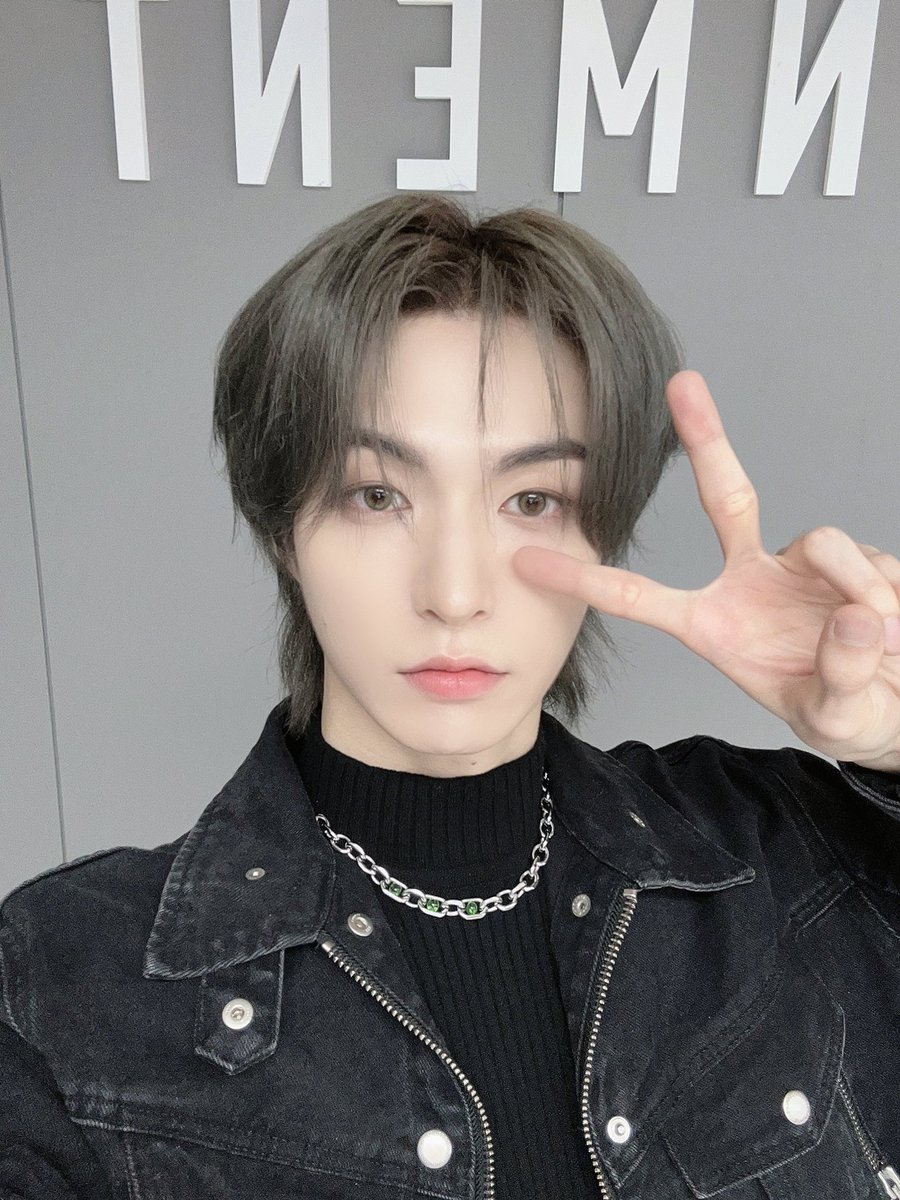 ELASTofficial's tweet photo. 월요일 롬팅😽
⠀
#ELAST #엘라스트 #エラスト
#ROMIN #로민 #ロミン https://t.co/V9oGjxZzSE