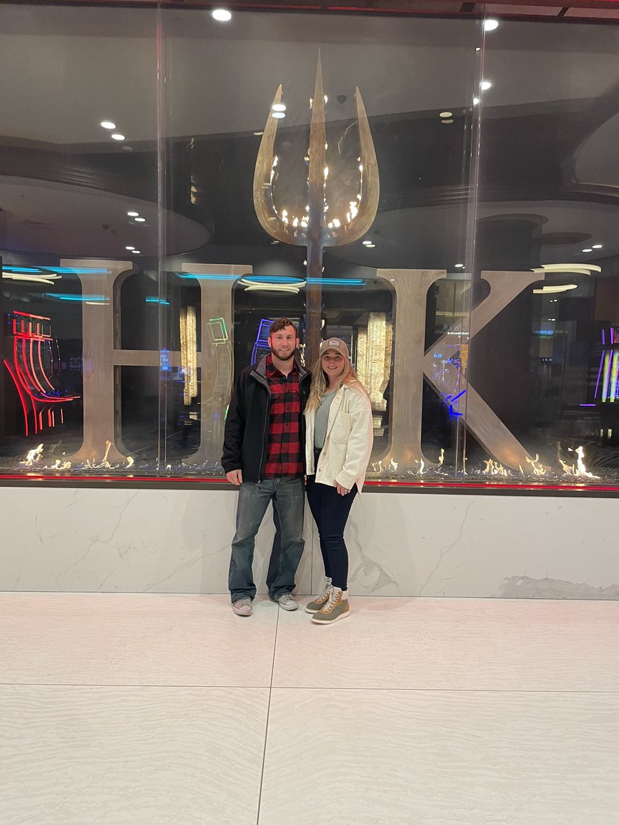 MsNewell7's tweet image. Thank you Hells Kitchen @FoxwoodsCT for an amazing meal ! #family #foxwoods #gordonramsay #beefwellington @HellsKitchenFOX @GordonRamsay