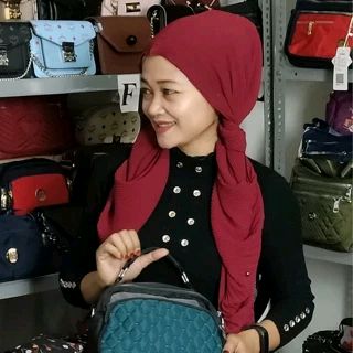Tiktik183's tweet photo. Shopee Live: Promo 11.11 ambyar. Tonton Gudang Tas Aolong live sekarang: https://t.co/64BFj7QylZ https://t.co/XrrVWv8CzA