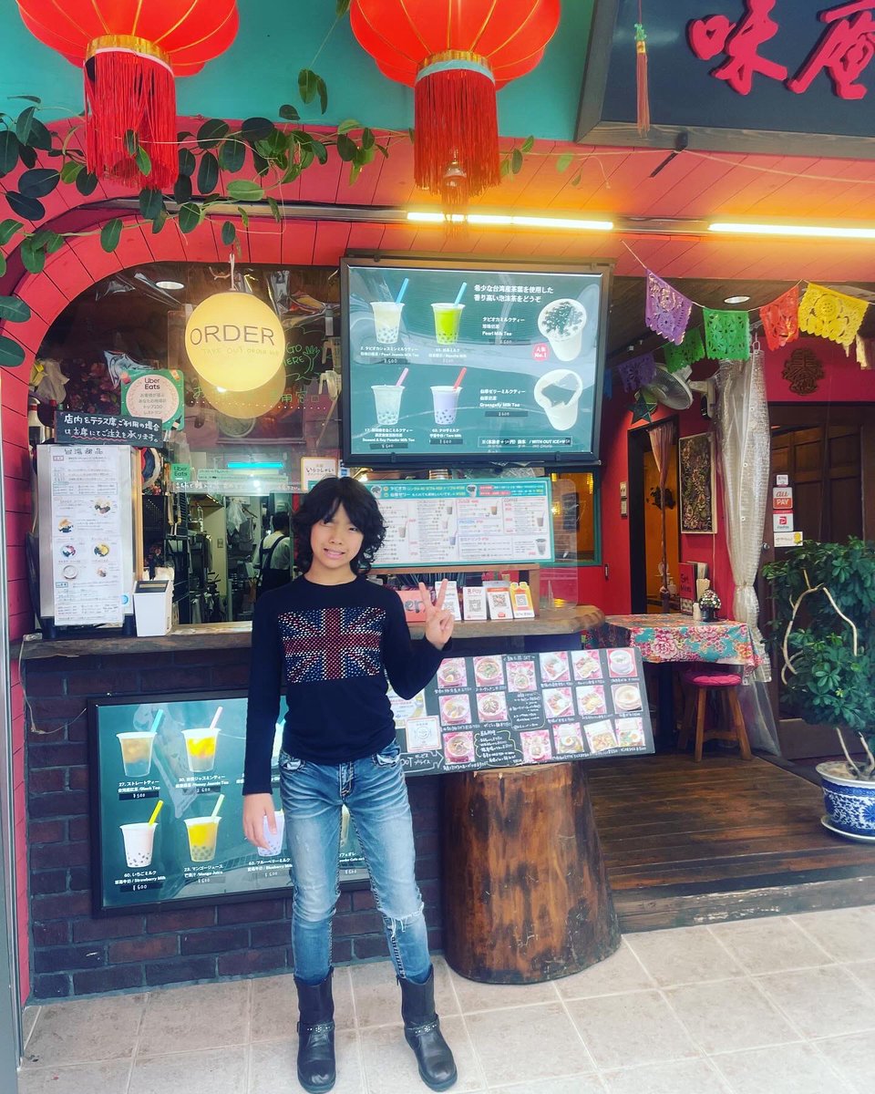keitorockstar's tweet photo. I've been in Osaka since yesterday 🚗✨.
Tapioca milk tea and yum cha in the morning 🧋😆😆.

昨日から大阪に来てます🚗✨
朝から飲茶でBBT🧋😆

#ロックドラマーkeito #飲茶 #タピオカミルクティー #iloveosaka https://t.co/777sFZDdaA