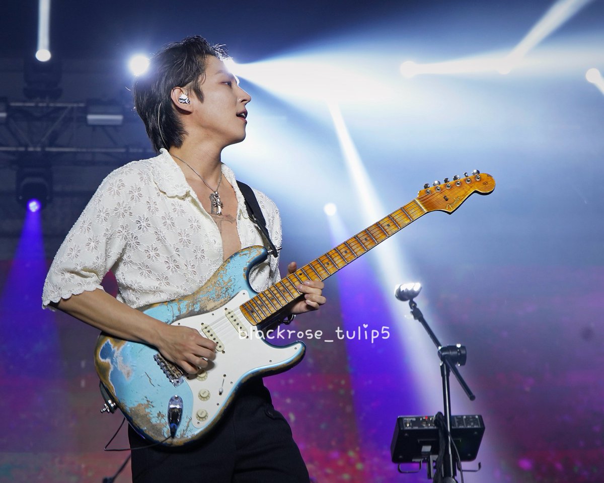 blackrosetulip5's tweet photo. 🌹The Rose🌹
CONQUEST 2023 in Manila
230603 Music Night|Photo 📸
The lights…😂
@woosungofficial @TheRose_0803
#BlackRoseCam
#TheRose #더로즈
#KimWooSung #김우성 #Sammy
#CONQuest2023
#TheRose_in_Manila
#IRoseYou #로즈해
🙆🏻♀️Only Allowed to RT/QT https://t.co/m9MC4vLlj6