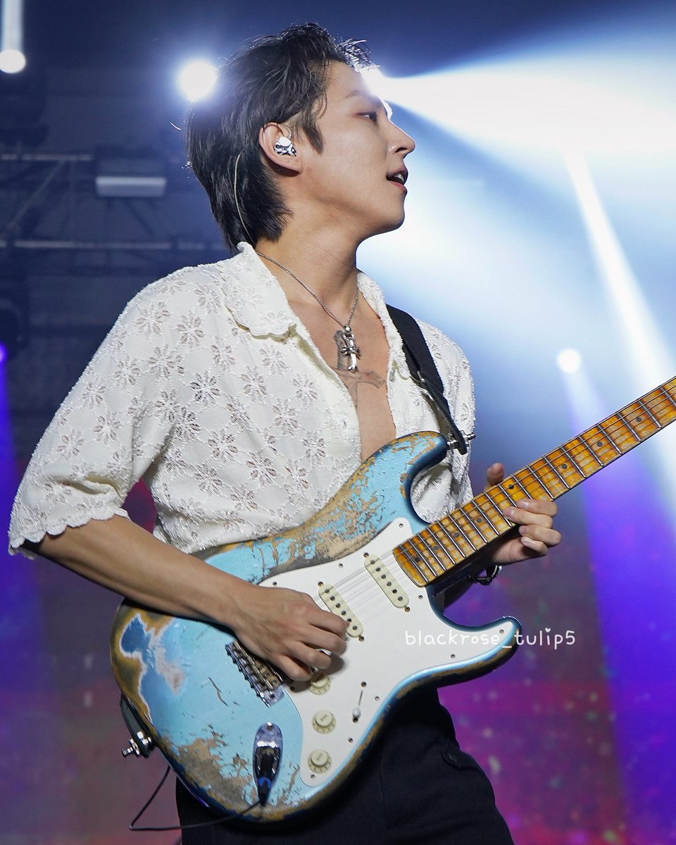 blackrosetulip5's tweet photo. 🌹The Rose🌹
CONQUEST 2023 in Manila
230603 Music Night|Photo 📸
The lights…😂
@woosungofficial @TheRose_0803
#BlackRoseCam
#TheRose #더로즈
#KimWooSung #김우성 #Sammy
#CONQuest2023
#TheRose_in_Manila
#IRoseYou #로즈해
🙆🏻♀️Only Allowed to RT/QT https://t.co/m9MC4vLlj6