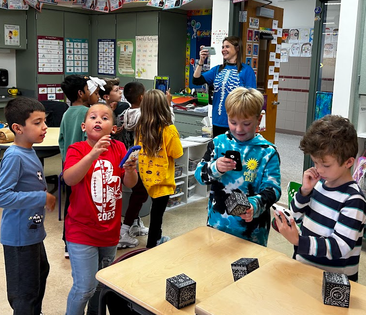 RickLapi's tweet image. Miss Bechtel&apos;s 2nd graders had a blast exploring bones with Merge Cubes, a full-body skeleton, animal bones, Easi-scopes, and the Curiscope Virtuali-Tee. #mifflinsd #TExpL @GovMifflinSD