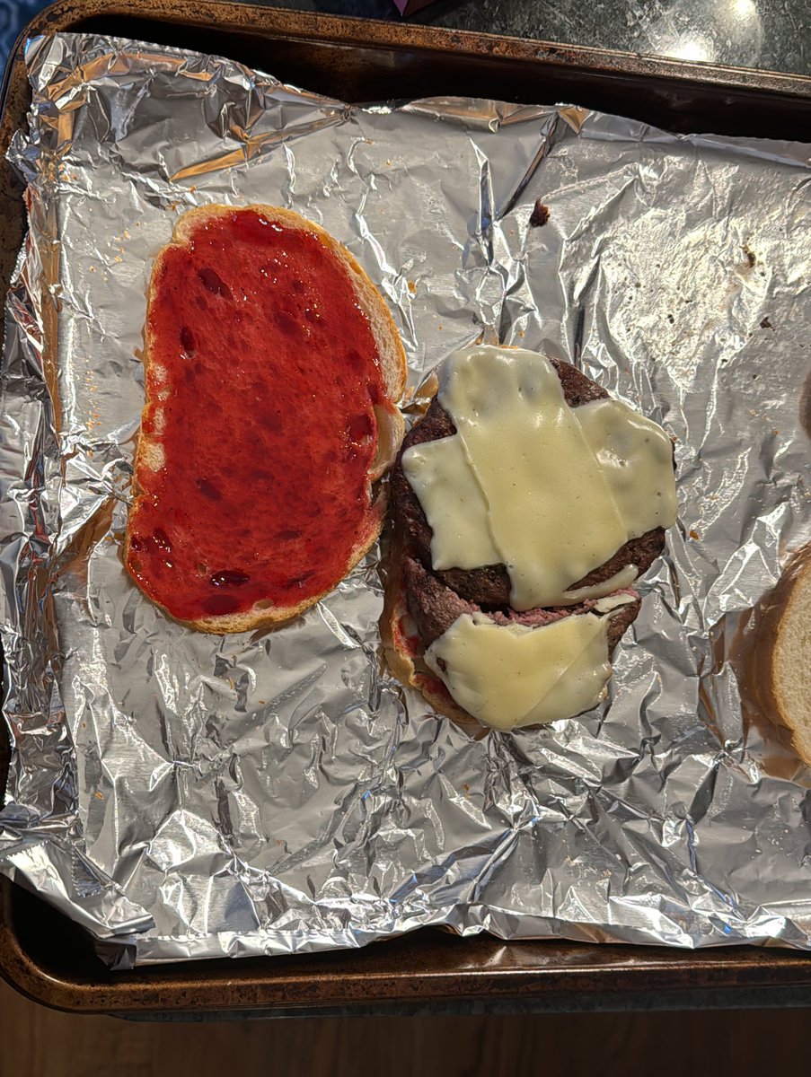 jforcejr84's tweet image. Bacon Cheeseburger 🍔 coming up with this blackberry spread 😍🤩

Would you be down?? 🤤🤤

(Notice psalm 38:4 on this label and thought of you chef and the word @StevenTRobinso1 🙏)

#XRPLCommunity #XRP #pectin