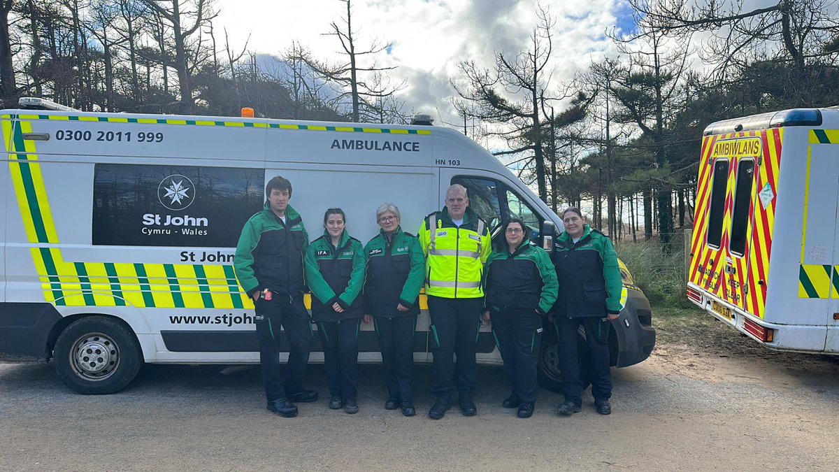 SJAC_Steve's tweet photo. Event 3/4 this weekend, on Anglesey providing cover to a half marathon and 10k at Newborough.

Now onto 4/4 for our final firework display in #Rhyl 

#volunteer https://t.co/iZFunIdrAL