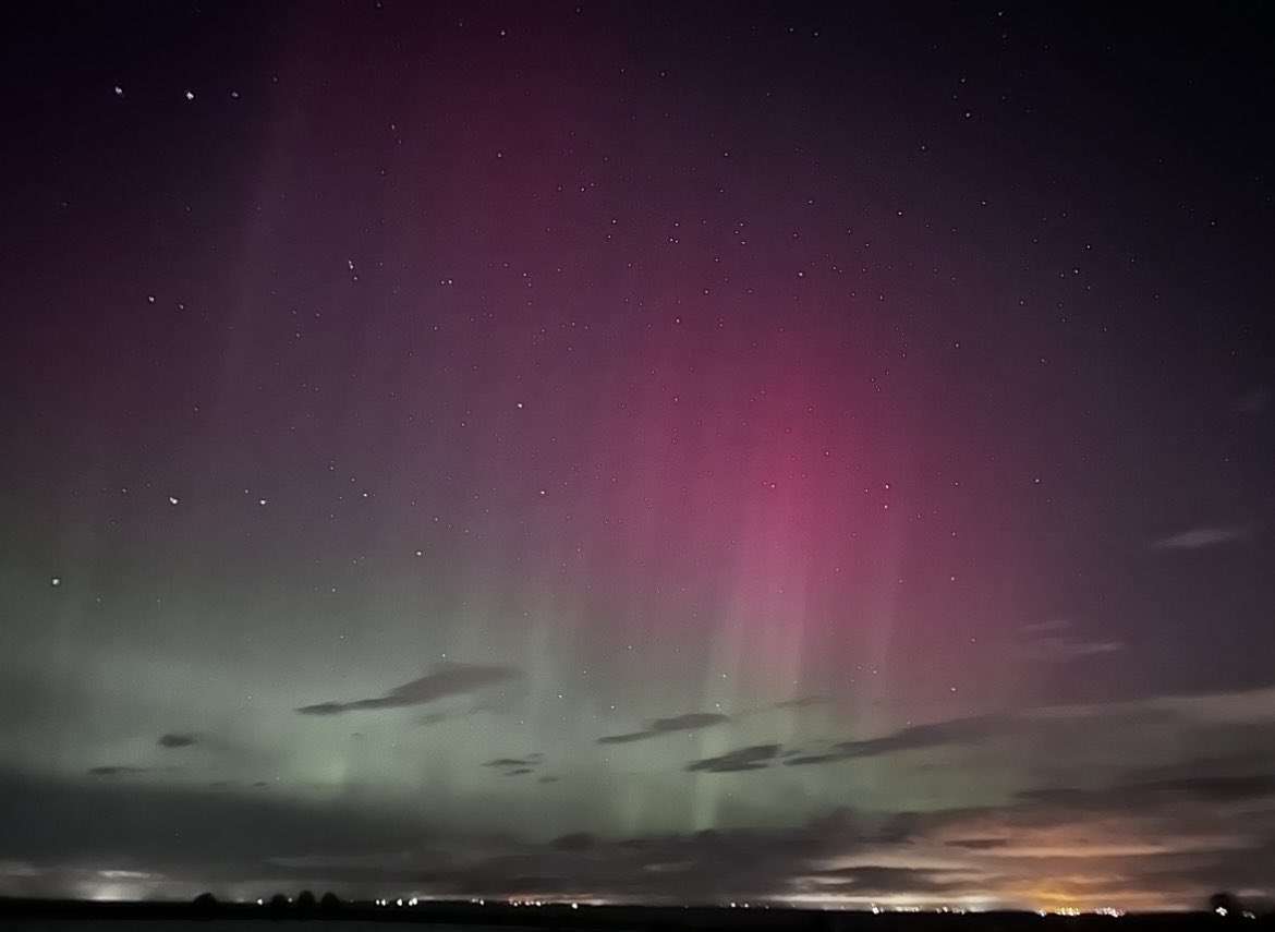 …the stunning return of Lady Aurora to Derrytrasna on the south shore of Lough Neagh this evening 💫🙌🏽

<a href="/skydavidblevins/">David Blevins</a> <a href="/WeatherCee/">Cecilia Daly</a> <a href="/angie_weather/">angie phillips</a> <a href="/barrabest/">Barra Best</a> 

#northernlights #loughneagh #auroraborealis