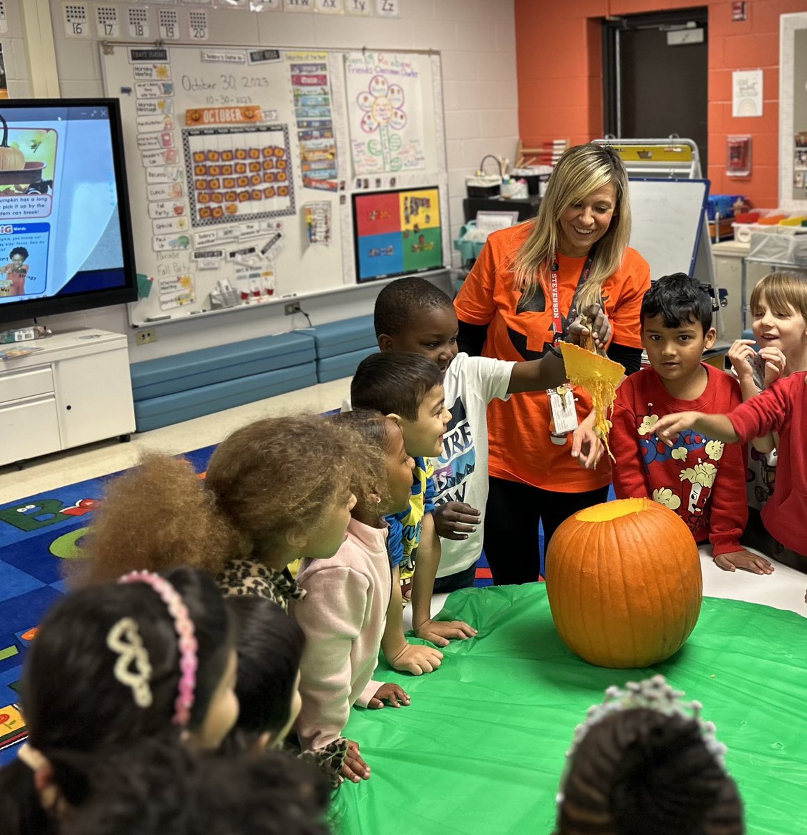 This week at Stevenson, Kindergarten students celebrated Halloween and took a walking field trip to the Fire Station! What a fun and eventful week! 🚒