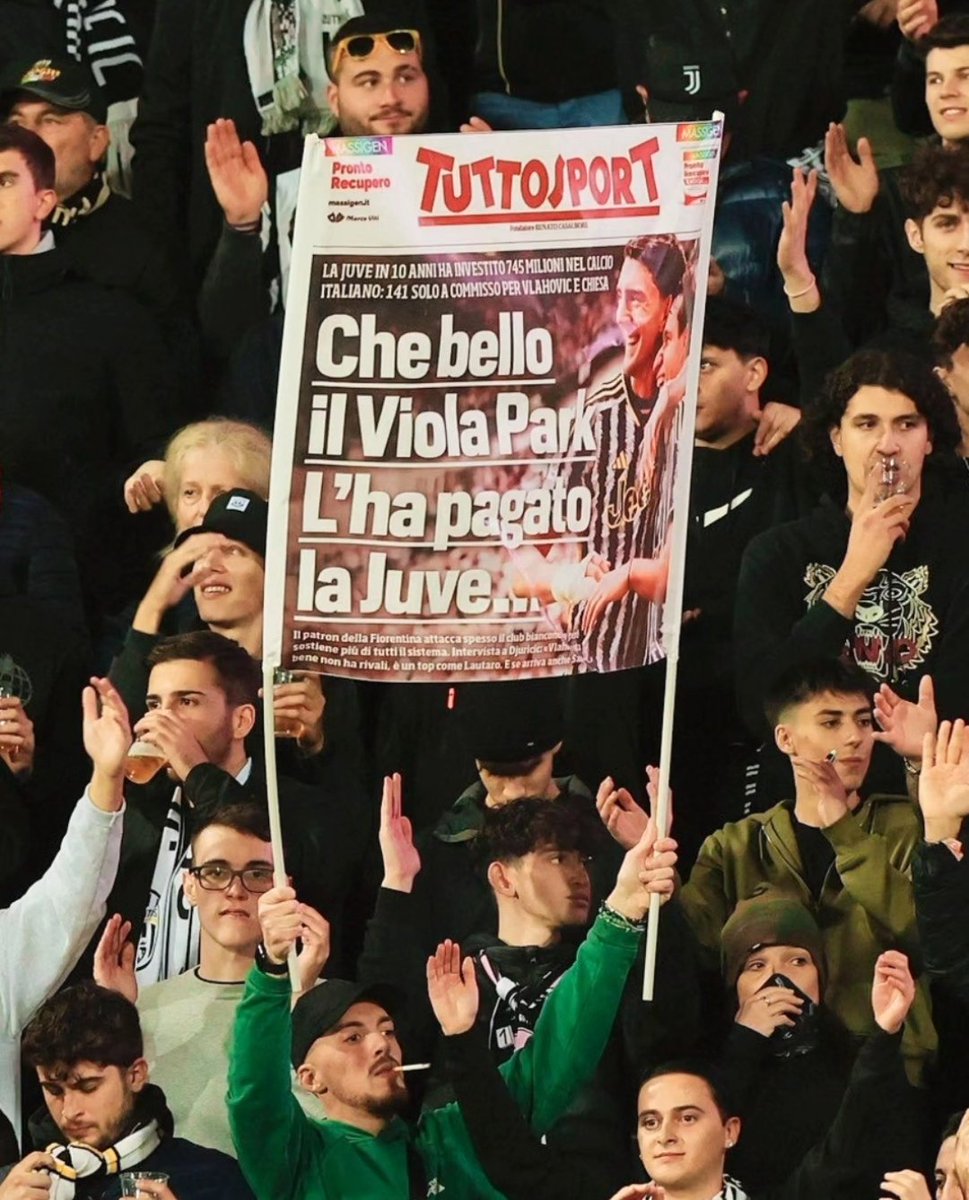 La_Bianconera's tweet photo. Non tutti i supereroi indossano il mantello! Date una medaglia a quest'uomo! 😍🤍🖤 #FiorentinaJuve https://t.co/2dKH5lzJ9P