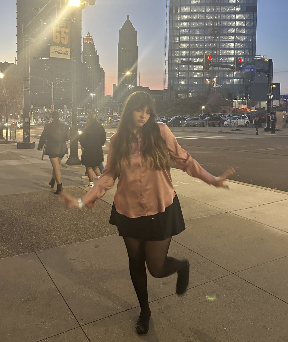 MEANDMYBRAlN's tweet image. average iliwys stan in pittsburgh #satvb