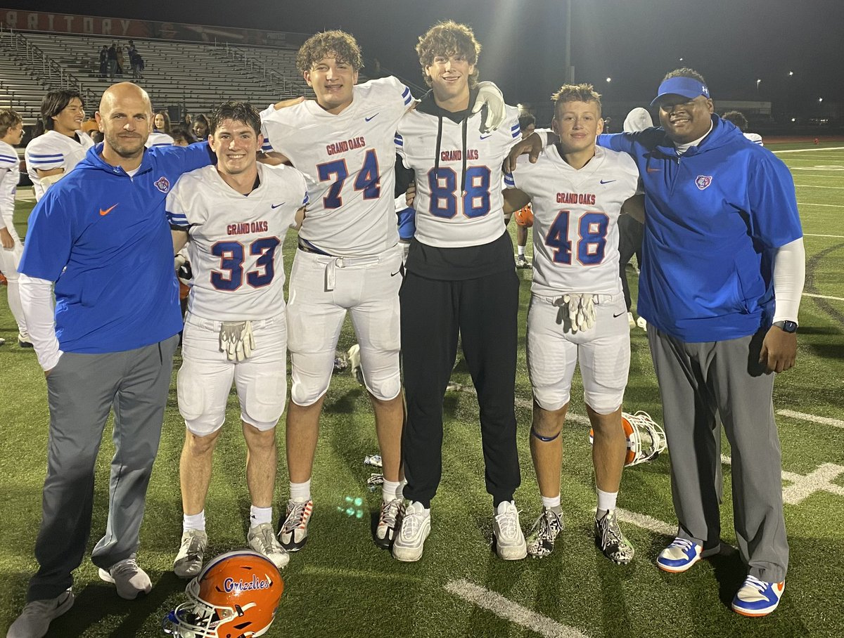 Coach_PMatt's tweet photo. All things come to an end and it was great to see these young men in their last game get a WIN! It has been a blessing to Coach you guys! #BEAR_DOWN
@CoachRParsons @BallCoachAJ @GOaksFootball https://t.co/5TcymdqzjJ