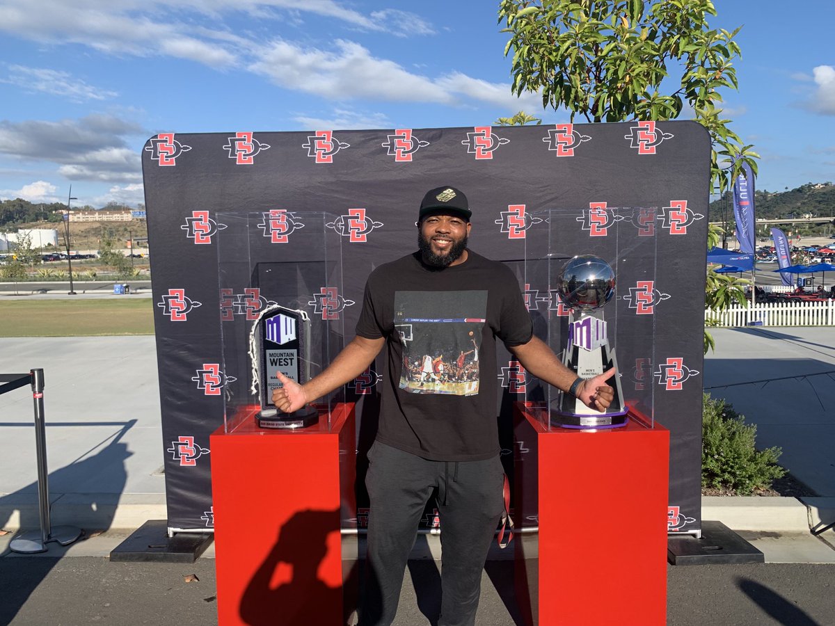 jrtolver16's tweet image. #AztecNation has really stepped up over the last 48 hours!!!!

The orders for “The Shot” collectible have been INSANE!

This is a limited edition, so when they are gone, they are gone! 

Support ⁦@lamont_butler1⁩ &amp;amp;
grab your piece of history today! 

ButlerAtTheBuzzer.com