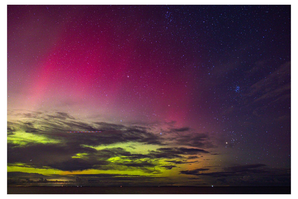 Hightower600's tweet photo. Aurora Borealis aka the “Northern Lights” over the County Down Coast this evening. 😲

@bbcweather @bbcniweather @angie_weather @barrabest @WeatherCee @geoff_maskell @WeatherAisling @Louise_utv @DiscoverNI @love_belfast @BelfastLive @coolfm @LoveBallymena https://t.co/OBj0XMX0qG