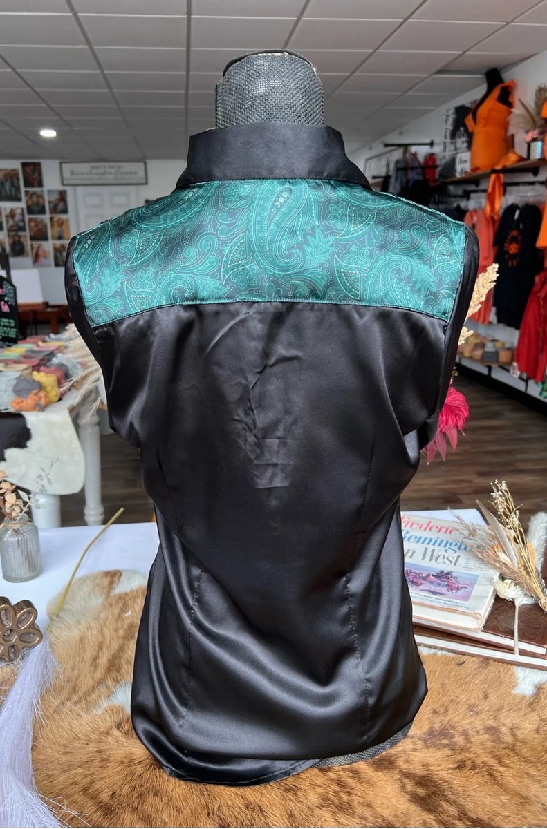 DaisyIfYouDoCo1's tweet photo. When you make your Christmas list, remember to add “Button Ups from DIYDCo” to your list. 🤩 https://t.co/j3D7VuaKeN