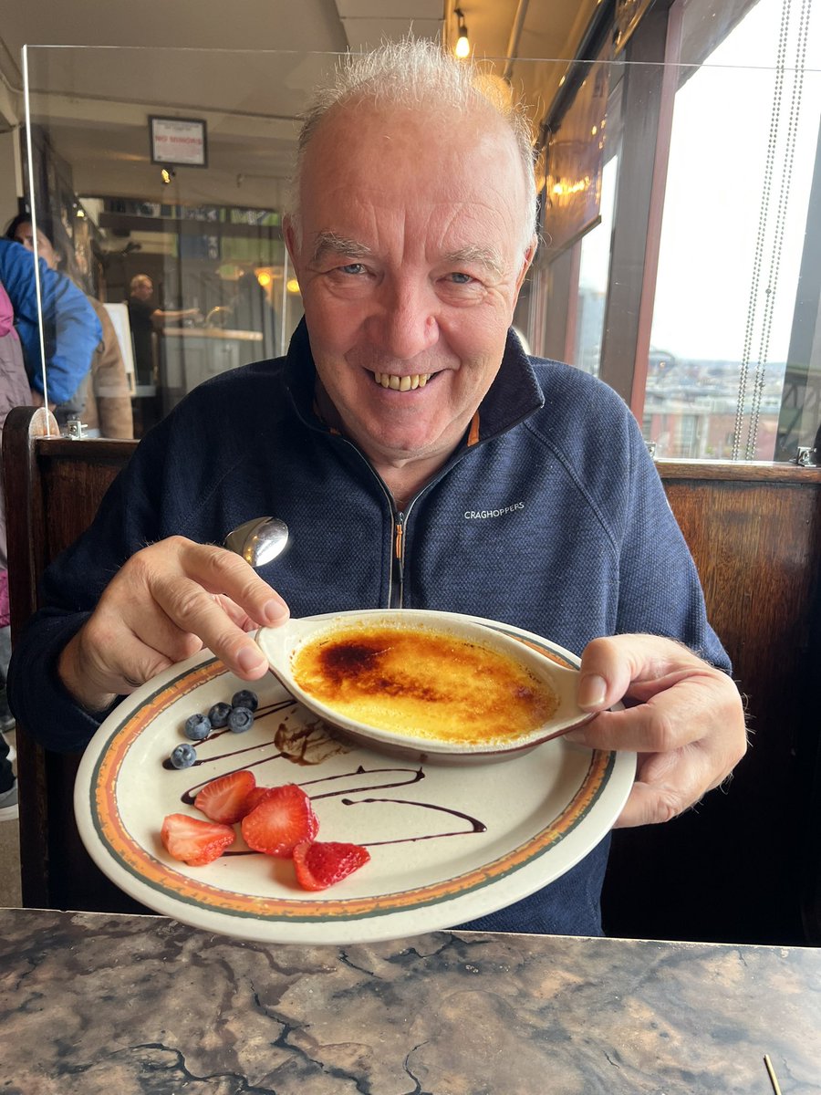 Well who is a happy 😃 crappy ? #cakemeister we found him a proper crème brûlée 🥰 @RobHardyPlants