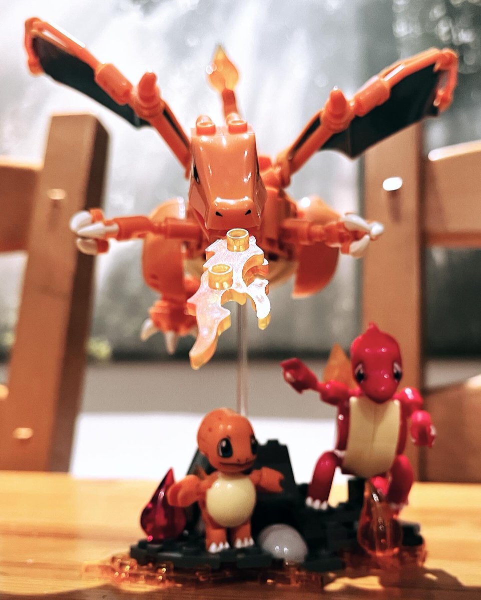 Xto290's tweet photo. @Pokemon #charizard #Pokemon #PokemonGO #firetype https://t.co/wnDwikKAuO