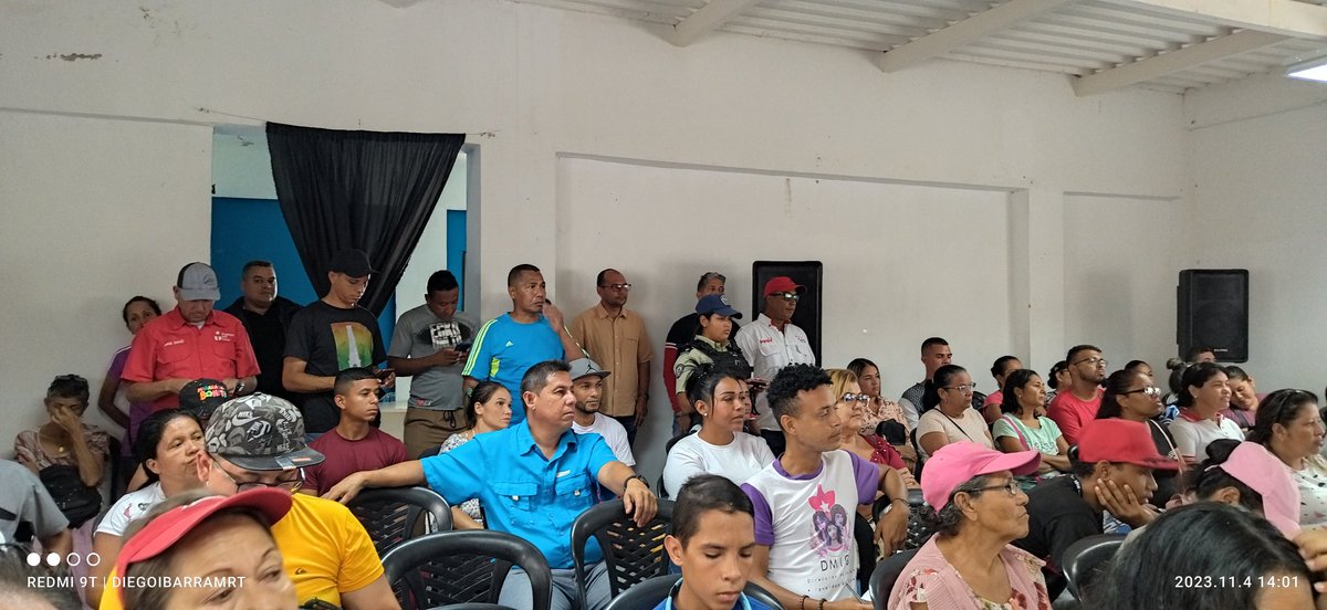 #5Nov En la juramentación del  comando de campaña municipal ", Venezuela Toda"  en defensa de la patria , porque el ESEQUIBO ES VENEZUELA!
<a href="/NicolasMaduro/">Nicolás Maduro</a> 
<a href="/NagualiSanchez/">Naguali Sanchez</a> 
@TupamaroMRT 
<a href="/rafaellacava10/">Rafael Lacava</a>