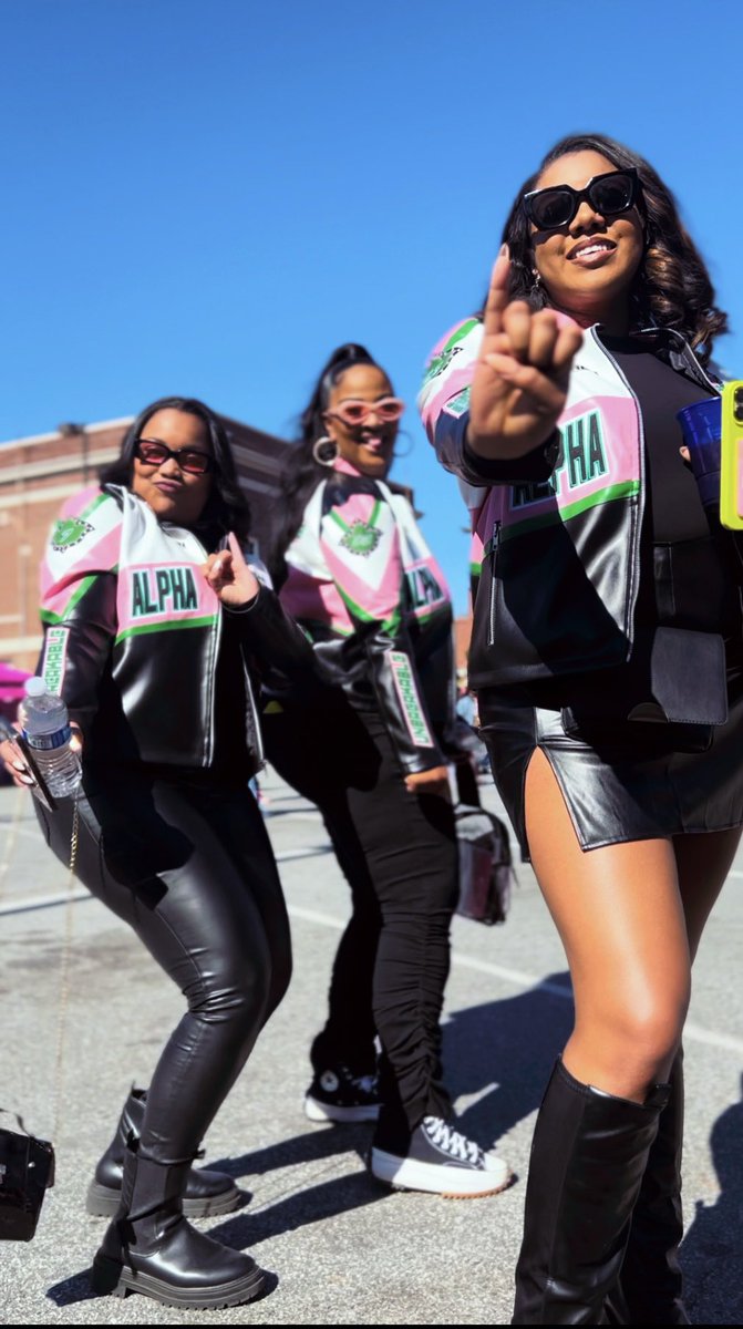 lexiscash's tweet image. Let’s be honest: We SNAPPED with the fits. #SPR13 10 Year was memorable. #GHOE is undefeated. And per usual, Alpha Phi &amp;gt;&amp;gt;&amp;gt; 💕💚😮‍💨