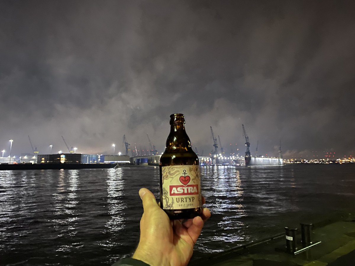 nigelandlouise's tweet photo. Cheers #internationaltouring. It’s been lush. ⁦@Complicite⁩ https://t.co/7mvR9UPHOS