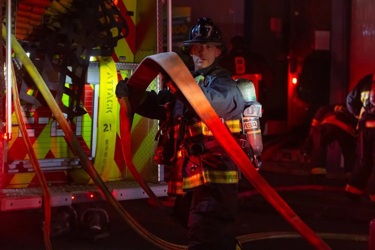 LOCAL_718's tweet image. Great job by our members of Local 718 who battled a 2-Alarm fire in the 500 block of Columbia Road. Over 20 people displaced but no injuries and the fire was contained from spreading to near by buildings! #BostonFire #Local718 #OneCallAway #NoDaysOff

📷- @liveboston617