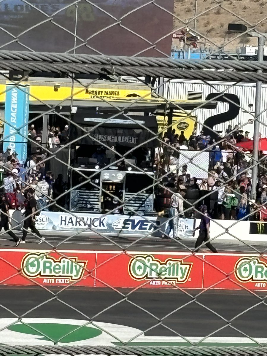 ckoozie's tweet photo. @BuschBeer @KevinHarvick #Break4Busch #Sweepstake https://t.co/0nS0Fq0hSj