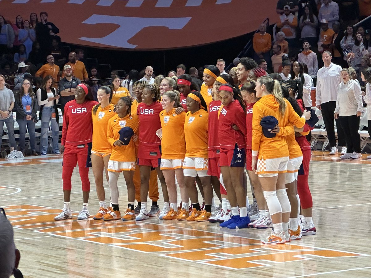 Cheers for the US Womens national team and the Lady Vols at midcourt before tipoff and after their gift swap.