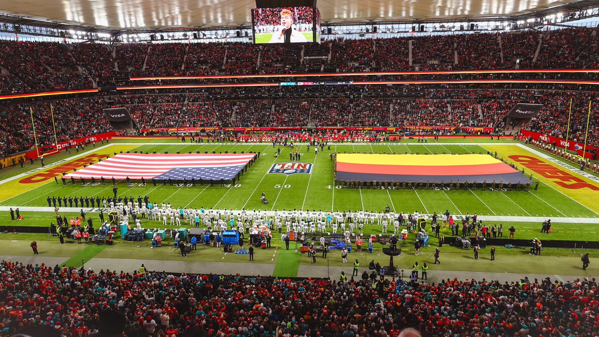 Chiefs's tweet photo. Thank you, Frankfurt ❤️🇩🇪 On our way back, KC! https://t.co/tXXz8Co8aK