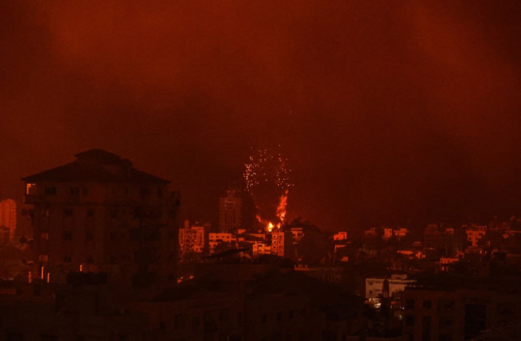 EnglishGaza's tweet photo. Gaza is now being subjected to bloody and horrific bombardment by sea, land and air in the meantime 🇵🇸
The "Gaza Now" correspondent describes it as the most violent since 30 days of the Israeli aggression on Gaza, https://t.co/0ucWSWbMym