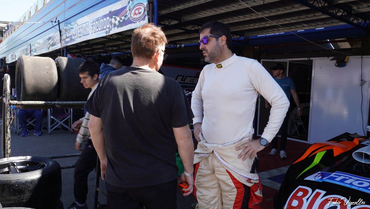 A pesar de la falta de visibilidad al llenarse de aceite el parabrisas, @forteleonardog pudo completar la final de #TCPMouras en el P20, y así sumar kilómetros sobre el Ford para seguir trabajando luego de la experiencia recolectada ✔️.

Por más a la próxima 💪.