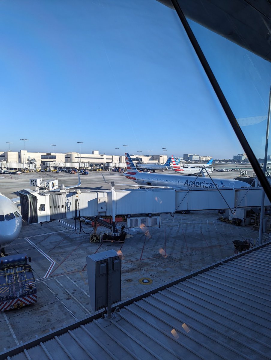mistressophea's tweet photo. My view for the next 7 hours. https://t.co/w9yziEngjB