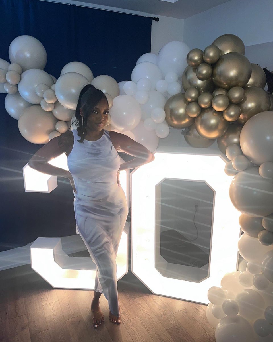 _colachampagne's tweet image. So not only has this been the best birthday ever but i also am now a FIANCÉE 🥺👰🏾‍♀️🤍 #Chapter30 #engaged