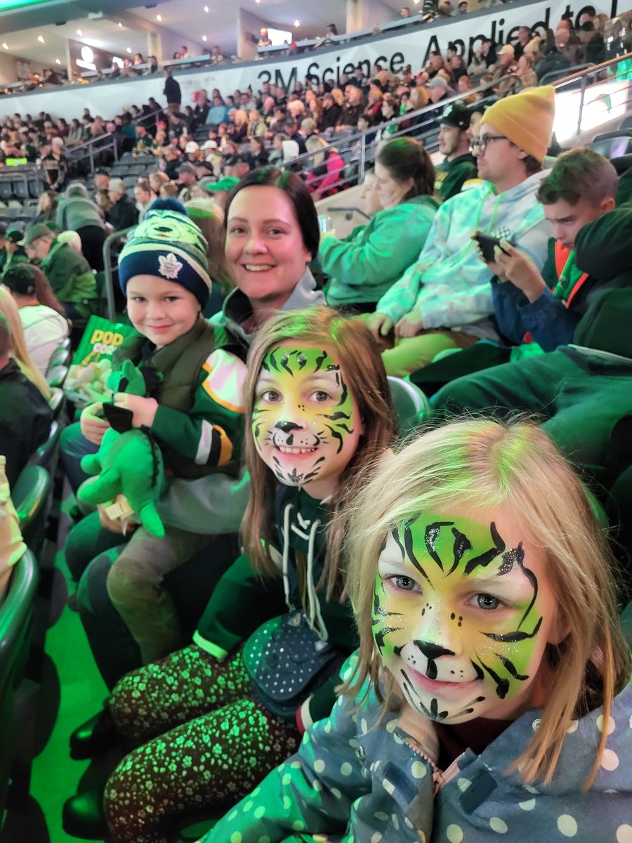 DGaff86's tweet photo. @LondonKnights @CoultersRx Section 108 row E seats 7- 11 #GoKnightsGo https://t.co/2OmGcz8fn3