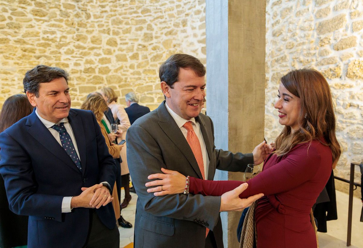 Techuss's tweet image. Fin de semana lleno de emociones en la presentación de la inauguración del Centro de Artes Escénicas ‘Jorge Manrique’ de mi pueblo, Paredes de Nava y la gala popular.  @alferma1 @AytoParedes #JoséMartinAltaCostura