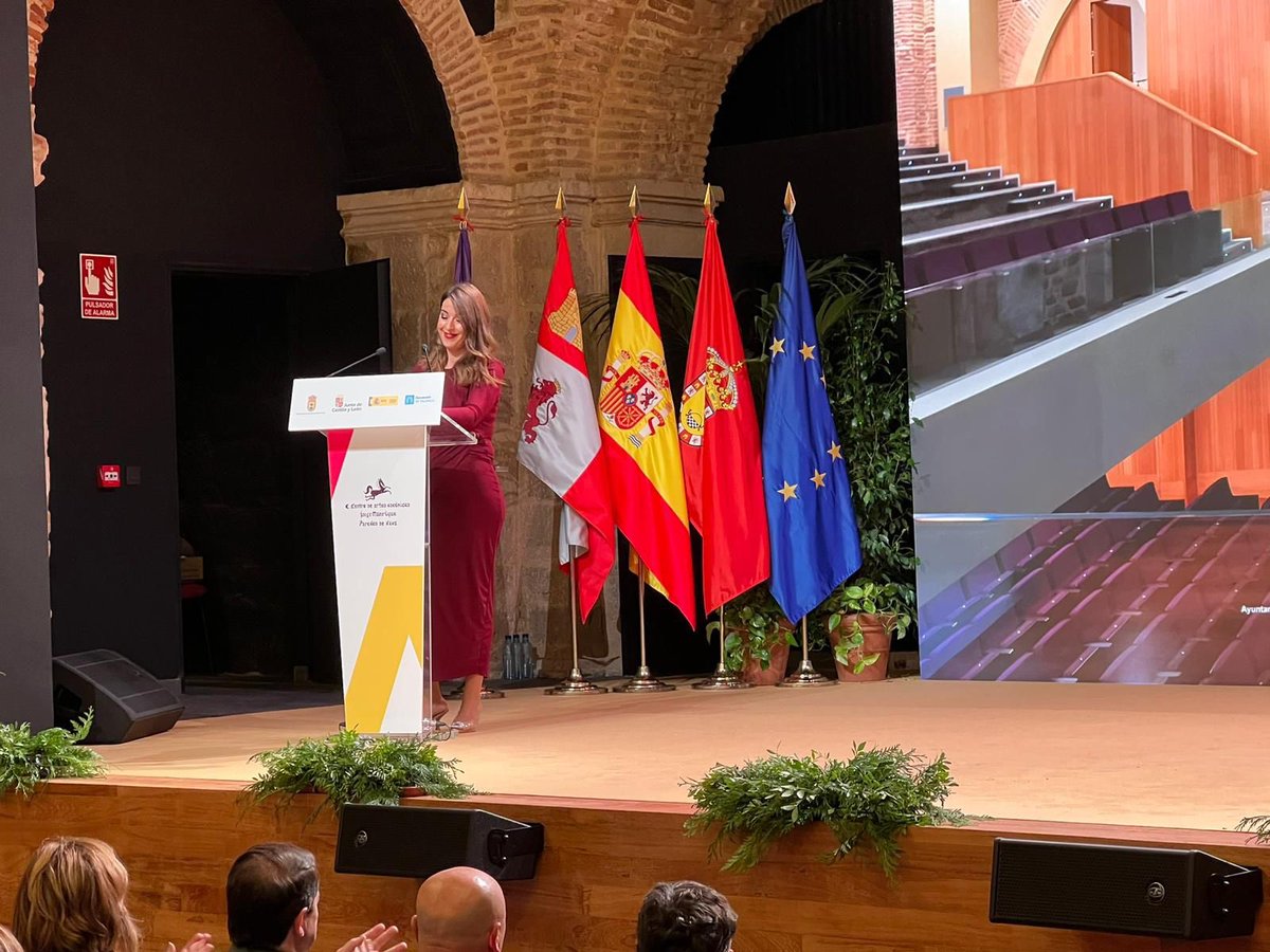 Techuss's tweet image. Fin de semana lleno de emociones en la presentación de la inauguración del Centro de Artes Escénicas ‘Jorge Manrique’ de mi pueblo, Paredes de Nava y la gala popular.  @alferma1 @AytoParedes #JoséMartinAltaCostura