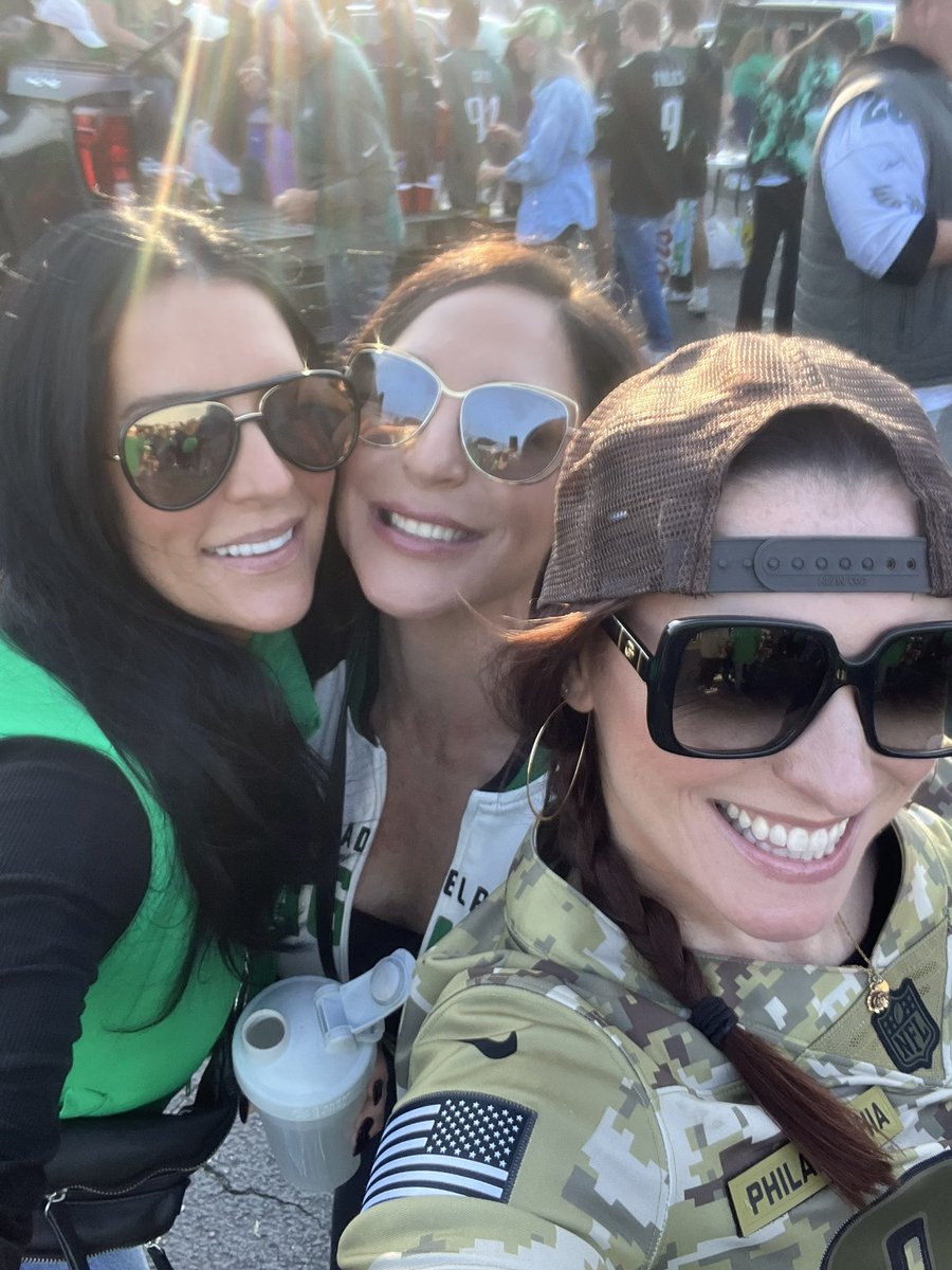 krfitti's tweet photo. GO BIRDS #salutetoservice #FlyEaglesFly https://t.co/AOjqZUEClZ