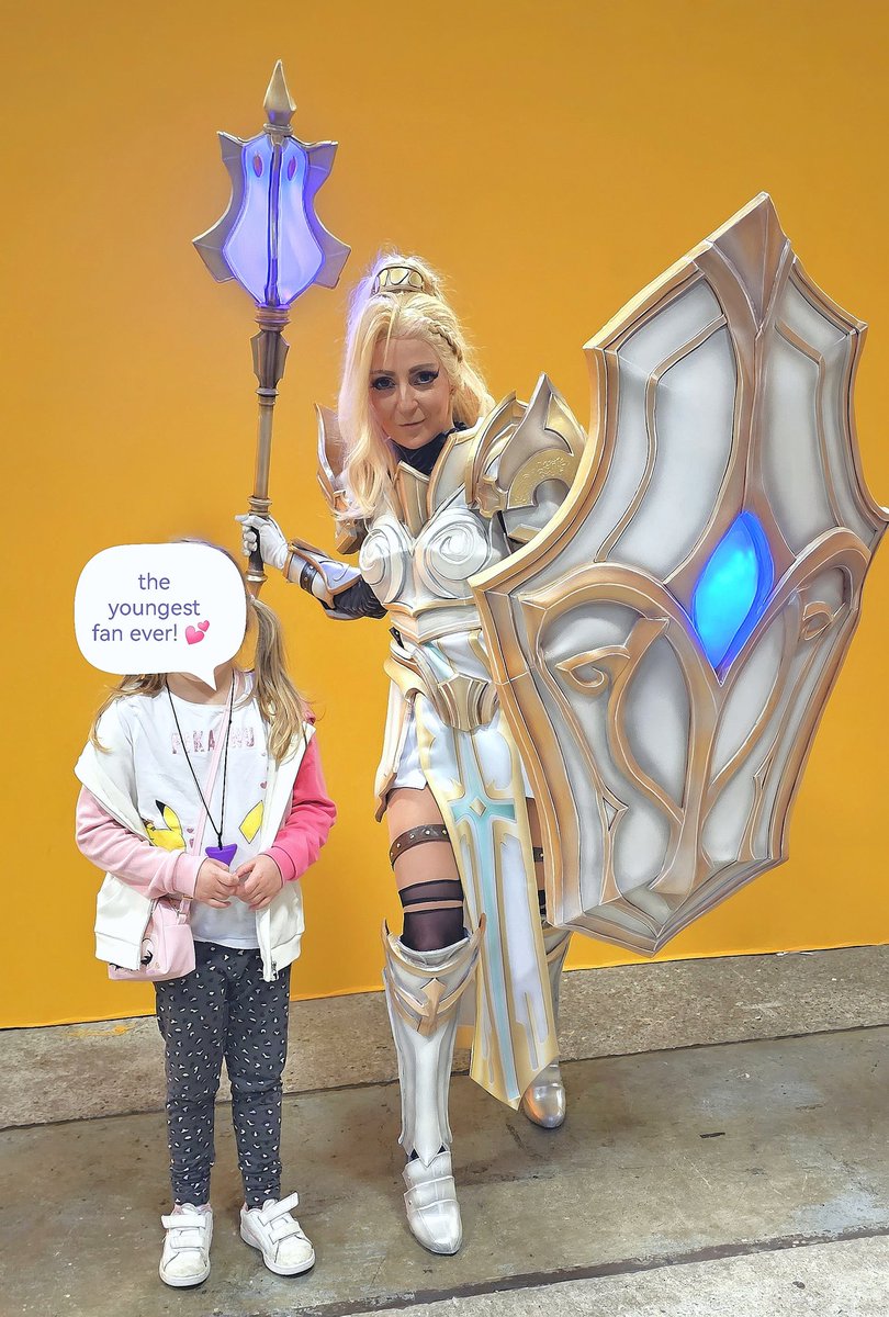 Sikay (@sikay_cosplay) on Twitter photo Today at <a href="/ParisGamesWeek/">Paris Games Week</a> with a cute fan for the scale 😉
#pgw23 #pgwcosplay #PGW2023 #summonerswarcosplay #summonerswar #armorcosplay #com2uscosplay #com2us Today at <a href="/ParisGamesWeek/">Paris Games Week</a> with a cute fan for the scale 😉
#pgw23 #pgwcosplay #PGW2023 #summonerswarcosplay #summonerswar #armorcosplay #com2uscosplay #com2us